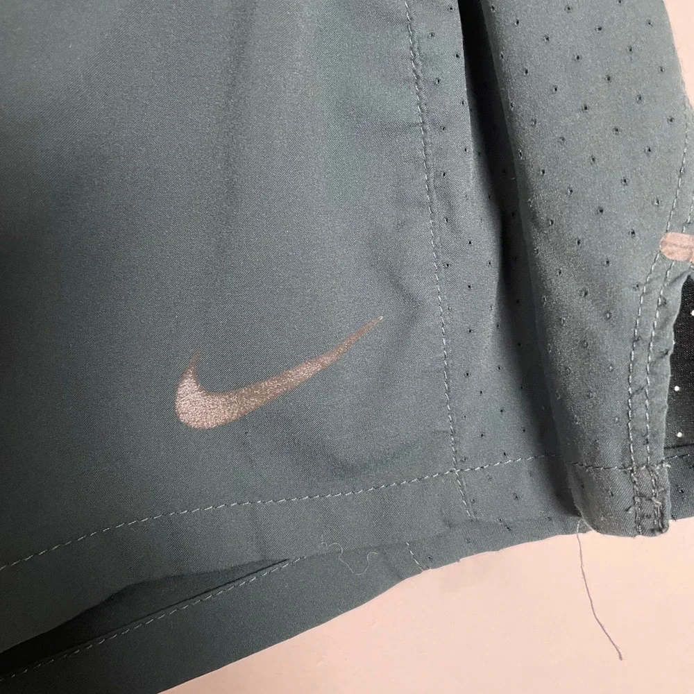 Nike Running Shorts Women Small Green Dri-FIT Athletic Gym Workout Activewear